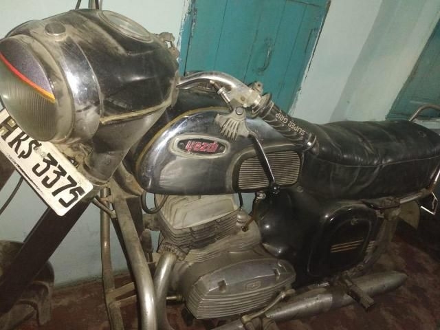 yezdi bike price old model